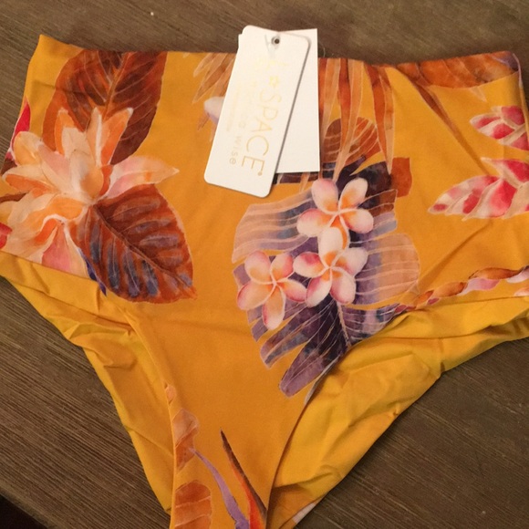 L*Space top and Portia bottom desert palm - Picture 3 of 9